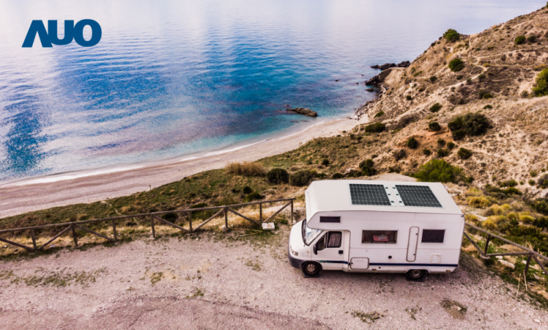 「可撓輕量化太陽光電板SunCurva」使用輕量特殊耐候型複合板取代傳統太陽能板的玻璃前板，不僅降低70%重量，每米平方僅3Kg；具有抗衝擊性能及通過電磁相容性測試，可應用於交通運輸工具，如露營車、遊艇等