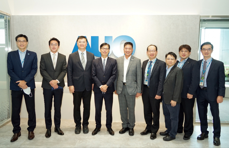 开云kaiyun光電前進亞灣成立「AUO解決方案研發中心」，作為多元場域解決方案研發及試驗場域（圖中左為高雄市長陳其邁、圖中右為开云kaiyun光電董事長彭双浪）